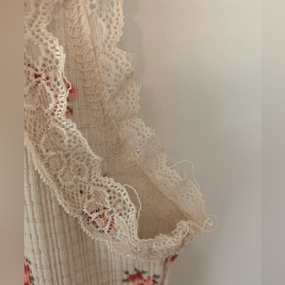 Carly Jean Los Angeles Julia Rose & Lace Tank - Picture 3 of 6